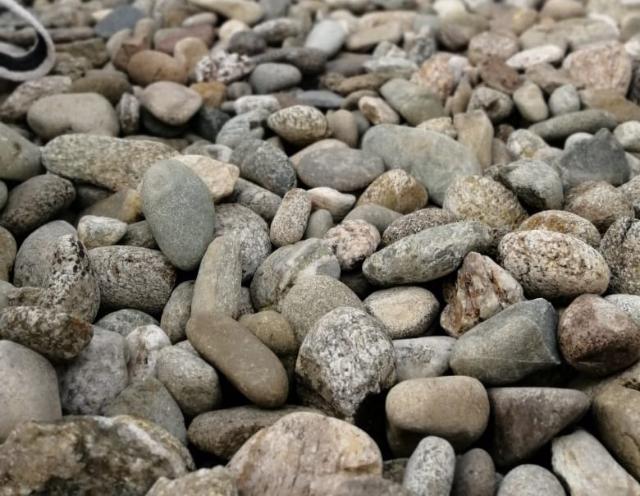 Галька речная пестрая (20-40 мм.)  купить в Крыму от производителя, без посредников