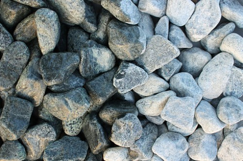 Kamenclub.ru: Щебень галтованный зеленый (змеевик) фр. 50-100 мм.  купить в Крыму галтовка мраморная зеленый, салатовый мрамор 12 500 руб/т   фото КАМЕНЬ КЛУБ