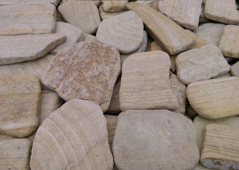 Kamenclub.ru: Песчаник пластушка галтованный желтый с рисунком (3 см)  купить в Крыму плитняк - пластушка желтый песчаник 21000 руб/м3   фото КАМЕНЬ КЛУБ