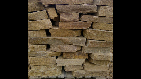 Kamenclub.ru: Песчаник пластушка желтый с рисунком (4-6 см)  купить в Крыму плитняк пластушка желтый с рисунком песчаник 9 000 руб/м3   фото КАМЕНЬ КЛУБ