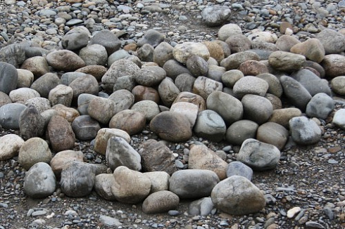 Kamenclub.ru: Речной валун (Ассорти) фр.100-300 мм.  купить в Крыму галечник серый, темно-серый, светло-серый речная галька крупных размеров 4200 руб/т   фото КАМЕНЬ КЛУБ