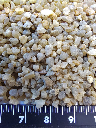 Кварцевый песок для водоподготовки фр. 1,6-3 мм.  купить в Крыму фото Камень Клуб