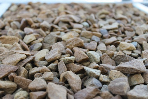 Kamenclub.ru: Щебень крошка желтый (песчаник) фр. 20-40 мм.  купить в Крыму песчаник бежевый рыжий каменная крошка песчаника 9500 руб/т   фото КАМЕНЬ КЛУБ