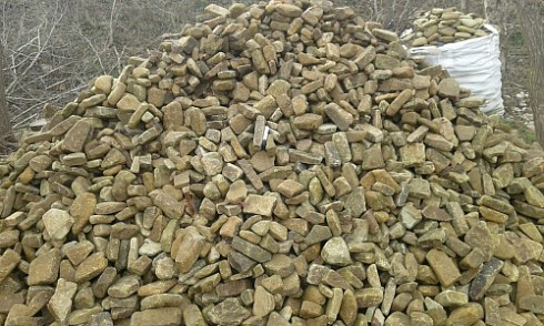 Kamenclub.ru: Песчаник для строительства и кладки блочный (фр 100-200 мм)  купить в Крыму песчаник бежевый серый рыжий валун мелкий для строительства песчаник 6500 руб/т   фото КАМЕНЬ КЛУБ