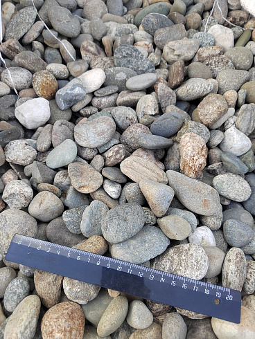Kamenclub.ru: Галька речная окат (пестрая) фр. 20-40 мм. купить  в Крыму галька речная пестрая, серая, серые оттенки галька речная окатанная округлая 5000 руб/т   фото КАМЕНЬ КЛУБ