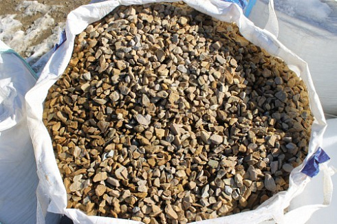 Kamenclub.ru: Щебень крошка желтый (песчаник) фр. 20-40 мм.  купить в Крыму песчаник бежевый рыжий каменная крошка песчаника 9500 руб/т   фото КАМЕНЬ КЛУБ