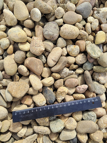 Kamenclub.ru: Галька речная окат рыжая фр. 20-40 мм. купить  в Крыму галька речная окатанная рыжая желтая серая округлая речная галька 5000 руб/т   фото КАМЕНЬ КЛУБ