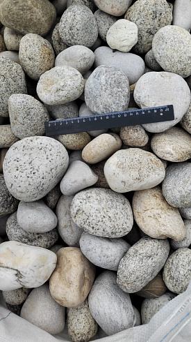 Kamenclub.ru: Галька речная окат (серо-белая) фр. 70-120 мм купить  в Крыму галька галечник бело-серая, серо-белая, серая, белая речная природная галька  8000 руб/т   фото КАМЕНЬ КЛУБ