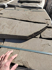 Kamenclub.ru: Песчаник пластушка галтованная серо-зеленая (3,0 см)  купить в Крыму песчаник серо-зеленый песчаник 18000 руб/м3   фото КАМЕНЬ КЛУБ