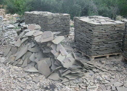 Kamenclub.ru: Песчаник пластушка серо-зеленый (1,5 см)  купить в Крыму плитняк - пластушка серо-зеленый, серый, зеленый пластушка рваная ландшафтная колотая 10200 руб/м3   фото КАМЕНЬ КЛУБ