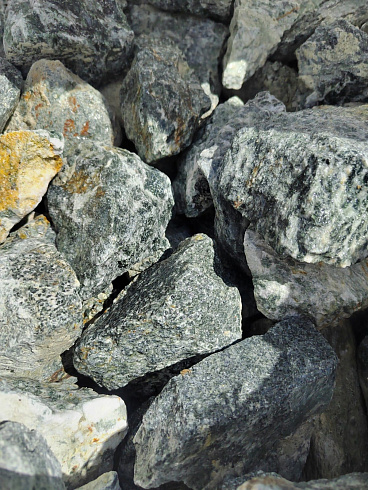 фото Галтованный жадеит (фр. 70-100 мм)  купить в Крыму в интернет-портале КАМЕНЬ КЛУБ