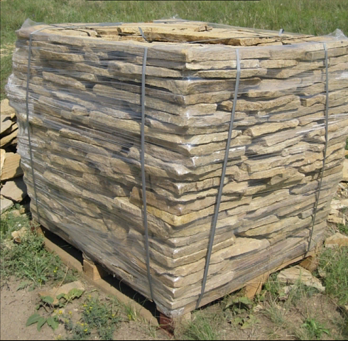 Kamenclub.ru: Песчаник пластушка желтый с рисунком (3 см)  купить в Крыму песчаник желтый с рисунком, рыжий, желтый песчаник пластушка ландшафтная рваная 8 500 руб/м3   фото КАМЕНЬ КЛУБ