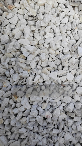 Kamenclub.ru: Мраморная крошка, щебень, цвет-белый, фр. 10-20 мм.  купить в Крыму мрамор белый, молочный айвори каменная ландшафтная декоративная крошка шебня 12000 руб/т   фото КАМЕНЬ КЛУБ