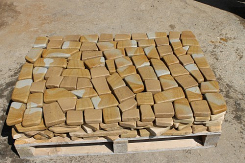 Kamenclub.ru: Песчаник брусчатка (Готика) art PSG-L-01  купить в Крыму    2300 руб/кв.м   фото КАМЕНЬ КЛУБ