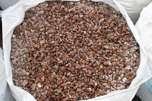 Kamenclub.ru: Мраморная крошка (щебень крошка розовый) фр. 20-40 мм.  купить в Крыму мрамор розовый, красный мраморная крошка декоративная 11000 руб/т   фото КАМЕНЬ КЛУБ