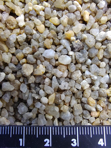 Кварцевый песок для площадок фр. 2-5 мм.  купить в Крыму фото Камень Клуб