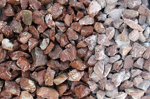 Kamenclub.ru: Мраморная крошка (щебень крошка розовый) фр. 20-40 мм.  купить в Крыму мрамор розовый, красный мраморная крошка декоративная 11000 руб/т   фото КАМЕНЬ КЛУБ