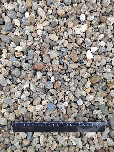 Kamenclub.ru: Галька речная окат (серая) фр.10-20 мм купить  в Крыму галька речная серая, серый, темно-серый, светло-серый, коричневый ландшафтная декоративная речная окатанная округлая галька 5000 руб/т   фото КАМЕНЬ КЛУБ