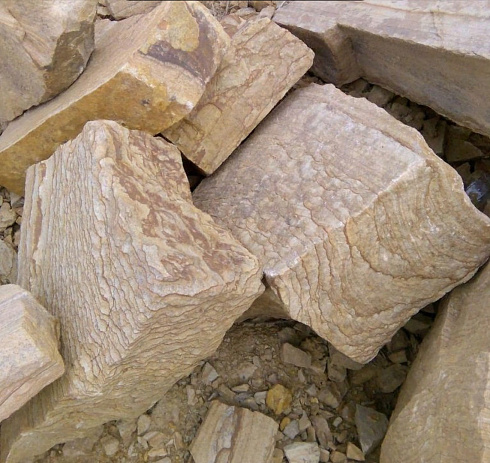 Kamenclub.ru: Песчаник пластушка желтый с рисунком (7-15 см)  купить в Крыму плитняк - пластушка - бут желтый песчаник 10200 руб/м3   фото КАМЕНЬ КЛУБ