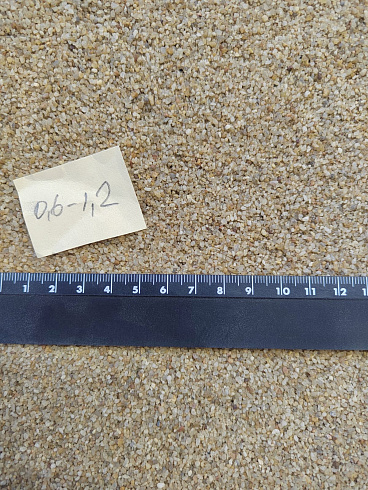 Кварцевый песок для площадок фр. 0,6-1,2 мм.  купить в Крыму фото Камень Клуб