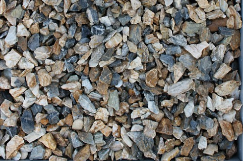 Kamenclub.ru: Мраморная крошка (щебень крошка медовый), фр. 10-20 мм.  купить в Крыму песчаник бежевый, серый каменная ландшафтная крошка  12000 руб/т   фото КАМЕНЬ КЛУБ