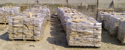 Kamenclub.ru: Песчаник пластушка галтованный желтый с рисунком (3 см)  купить в Крыму плитняк - пластушка желтый песчаник 21000 руб/м3   фото КАМЕНЬ КЛУБ