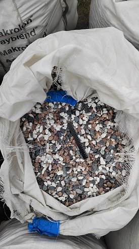 Kamenclub.ru: Мраморная крошка (щебень галтованный микс:белый-зеленый-розовый) фр.20-40 мм.  купить в Крыму мрамор белый, зеленый, розовый мрамор декоративный (галтовка) 15500 руб/т   фото КАМЕНЬ КЛУБ