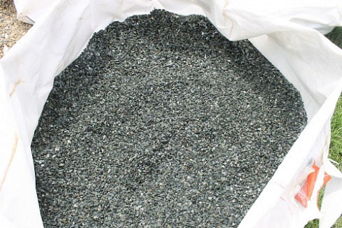 Kamenclub.ru: Щебень крошка зеленый (змеевик) фр. 5-10 мм  купить в Крыму змеевик зеленый, салатовый ландшафтный декоративный щебень крошка 7 200 руб/т   фото КАМЕНЬ КЛУБ