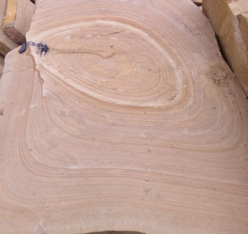 Kamenclub.ru: Форматный камень (плаха) пошаговая дорожка от 70-150 см (4 -12 см)  купить в Крыму плитняк  форматный плаха желтый песчаник 9 000 руб/т   фото КАМЕНЬ КЛУБ