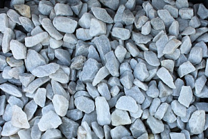 Kamenclub.ru: Мраморная крошка, щебень, цвет-белый,  фр. 20-40 мм.  купить в Крыму мрамор белый молочный слоновая кость айвори  мраморная крошка ландшафтная 12000 руб/т   фото КАМЕНЬ КЛУБ