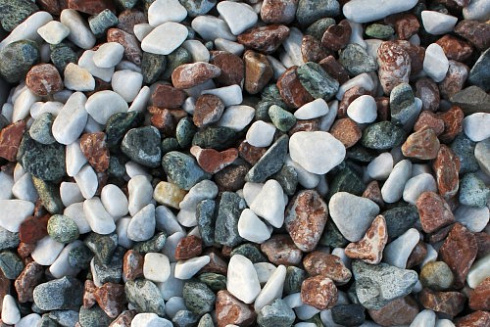 Kamenclub.ru: Мраморная крошка (щебень галтованный микс:: серый-зеленый-розовый) фр.10-20 мм.  купить в Крыму мрамор серый, зеленый, розовый щебень окатанный округлый декоративный ландшафтный 15500 руб/т   фото КАМЕНЬ КЛУБ