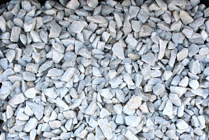 Kamenclub.ru: Мраморная крошка, щебень, цвет-белый, фр. 3-5 мм.  купить в Крыму мрамор белый молочный бежевый мрамор колотый 11500 руб/т   фото КАМЕНЬ КЛУБ