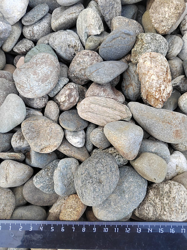 Kamenclub.ru: Галька речная окат (пестрая) фр. 20-40 мм. купить  в Крыму галька речная пестрая, серая, серые оттенки галька речная окатанная округлая 5000 руб/т   фото КАМЕНЬ КЛУБ