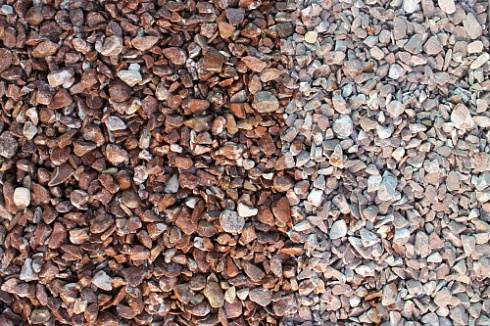 Kamenclub.ru: Мраморная крошка (щебень галтованный розовый) фр.10-20 мм.  купить в Крыму мрамор розовый, красный ландшафтный декоративный окатанный округлый щебень 15000 руб/т   фото КАМЕНЬ КЛУБ