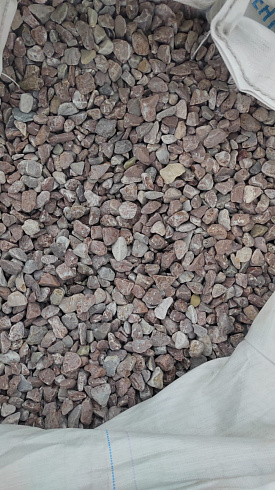 Kamenclub.ru: Мраморная крошка (щебень галтованный розовый) фр.20-40 мм.  купить в Крыму мрамор розовый, красный оголтованный округлый щебень  15000 руб/т   фото КАМЕНЬ КЛУБ