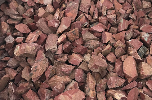 Kamenclub.ru: Щебень крошка красный (ЯШМА) фр. 10-20 мм.  купить в Крыму яшма красный, бордовый, оранжевый, рыжий декоративный каменный ландшафтный щебень колотый 9000 руб/т   фото КАМЕНЬ КЛУБ