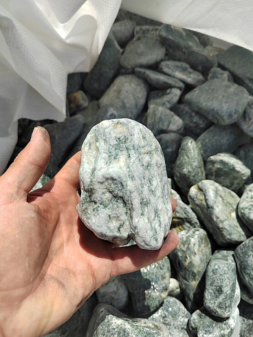 фото Галтованный жадеит (фр. 70-100 мм)  купить в Крыму в интернет-портале КАМЕНЬ КЛУБ