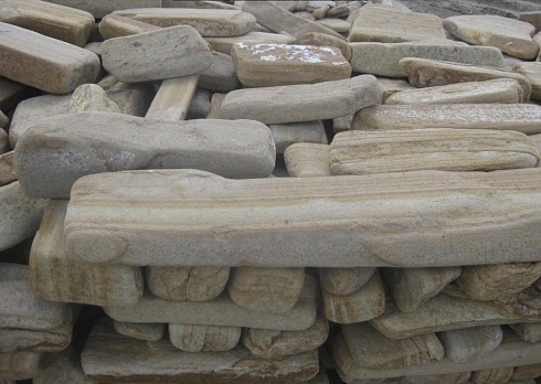 Kamenclub.ru: Песчаник пластушка галтованный желтый с рисунком (3 см)  купить в Крыму плитняк - пластушка желтый песчаник 21000 руб/м3   фото КАМЕНЬ КЛУБ