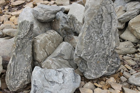 Kamenclub.ru: Песчаник декоративный ландшафтный (фр. 300-500 мм)  купить в Крыму песчаник желтый рыжий серый зеленый валун речной окатанный природный песчаника 4 500 руб/т   фото КАМЕНЬ КЛУБ