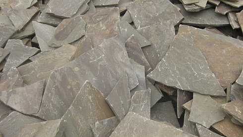 Kamenclub.ru: Песчаник пластушка серо-зеленый (4,0 см- 5,0 см)  купить в Крыму песчаник серо-зеленый, серый, зеленый песчаник рваный ландшафтный колотый 9000 руб/м3   фото КАМЕНЬ КЛУБ