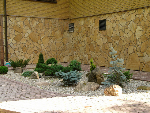 Kamenclub.ru: Песчаник пластушка желтый с разводом под дерево (2 см)  купить в Крыму плитняк желтый с разводами, желтый, рыжий, серый песчаник пластушка рваная ландшафтная 11 000 руб/м3   фото КАМЕНЬ КЛУБ