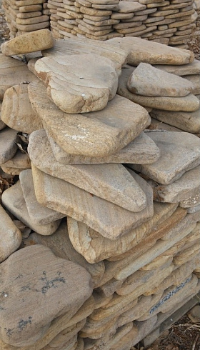 Kamenclub.ru: Песчаник пластушка галтованный желтый с рисунком (3 см)  купить в Крыму плитняк - пластушка желтый песчаник 21000 руб/м3   фото КАМЕНЬ КЛУБ