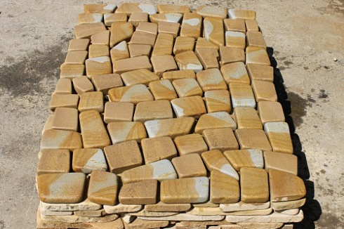 Kamenclub.ru: Песчаник брусчатка (Готика) art PSG-L-01  купить в Крыму    2300 руб/кв.м   фото КАМЕНЬ КЛУБ