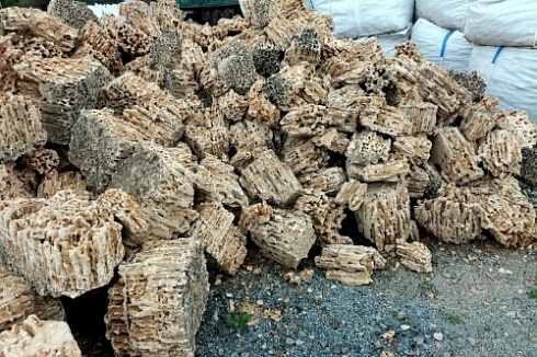 Kamenclub.ru: Крымский природный меотис фр. 100-500 мм.  купить в Крыму меотис бежевый рыжий молочный желтый ракушечник 4 500 руб/т   фото КАМЕНЬ КЛУБ