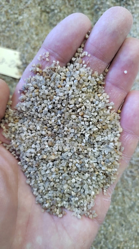 Кварцевый песок для площадок фр. 0,8 - 2 мм.  купить в Крыму фото Камень Клуб