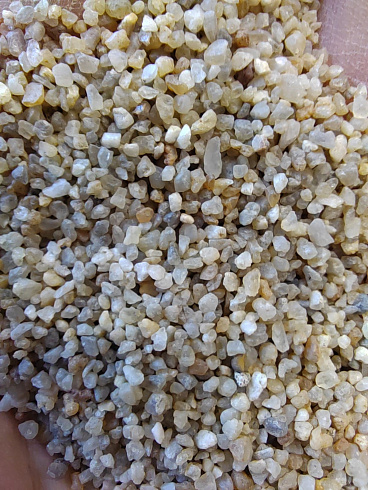 Кварцевый песок сухой фракцинированный фр. 1,6-4 мм.  купить в Крыму фото Камень Клуб