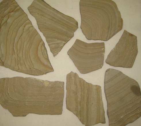 Kamenclub.ru: Песчаник пластушка желтый с разводом под дерево (2 см)  купить в Крыму плитняк желтый с разводами, желтый, рыжий, серый песчаник пластушка рваная ландшафтная 11 000 руб/м3   фото КАМЕНЬ КЛУБ