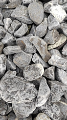 Kamenclub.ru: Щебень галтованный черный (мрамор) фр.40-70 мм.  купить в Крыму мрамор черный с белыми прожилками, черный, белый щебень галтованный округлый 13500 руб/т   фото КАМЕНЬ КЛУБ