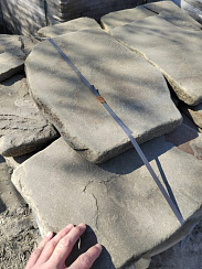 Kamenclub.ru: Песчаник пластушка светло-серый (4,0 - 6,0 см)  купить в Крыму плитняк - пластушка светло-серый песчаник 12600 руб/м3   фото КАМЕНЬ КЛУБ