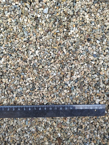 Kamenclub.ru: Галька речная окат (серая) фр.3-5 мм купить  в Крыму галька речная серая бежевый темно-серый окатанный речной камень округлый 9500 руб/т   фото КАМЕНЬ КЛУБ